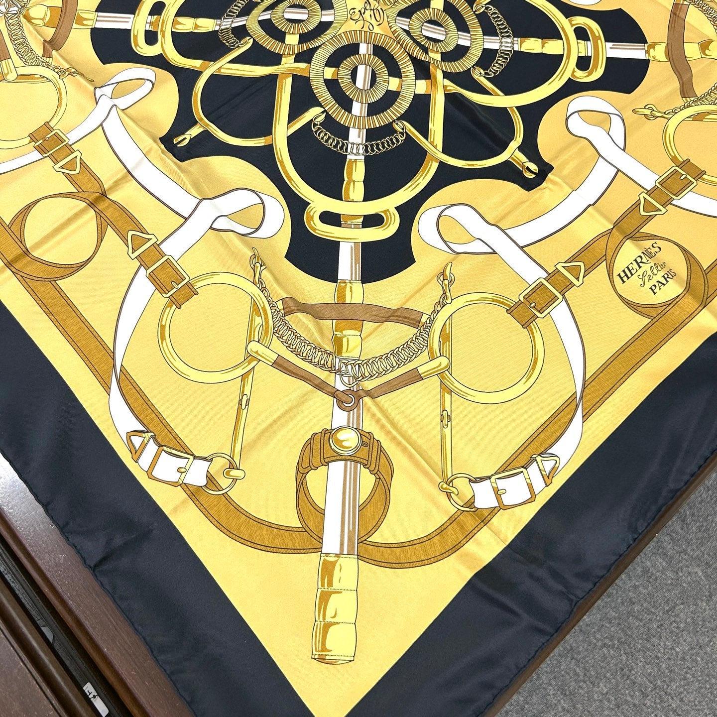 HERMÈS Eperon d'Or 90 Silk Scarf [Used]