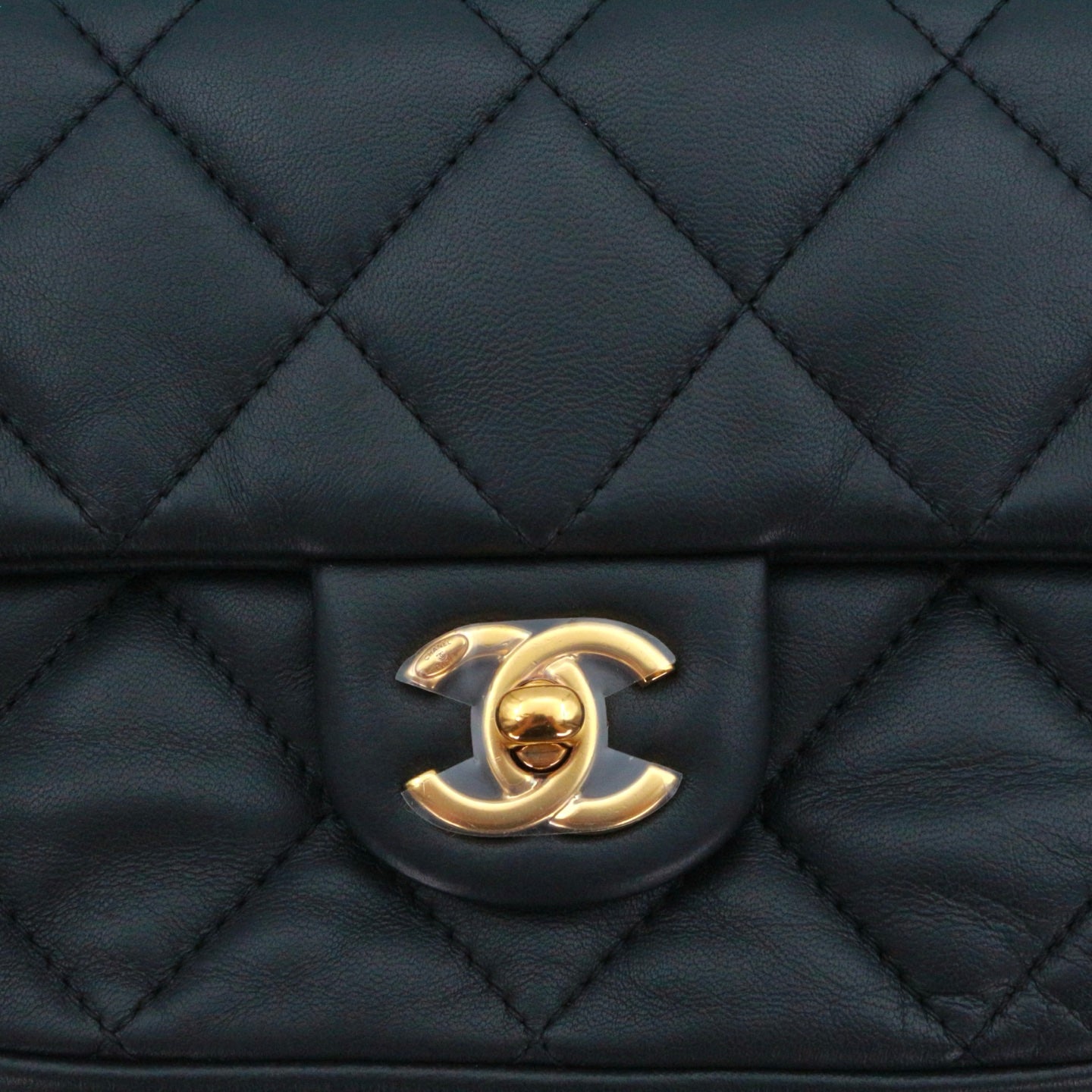 CHANEL 22B Black Lambskin Heart Charm Chain Flap Bag [Used]