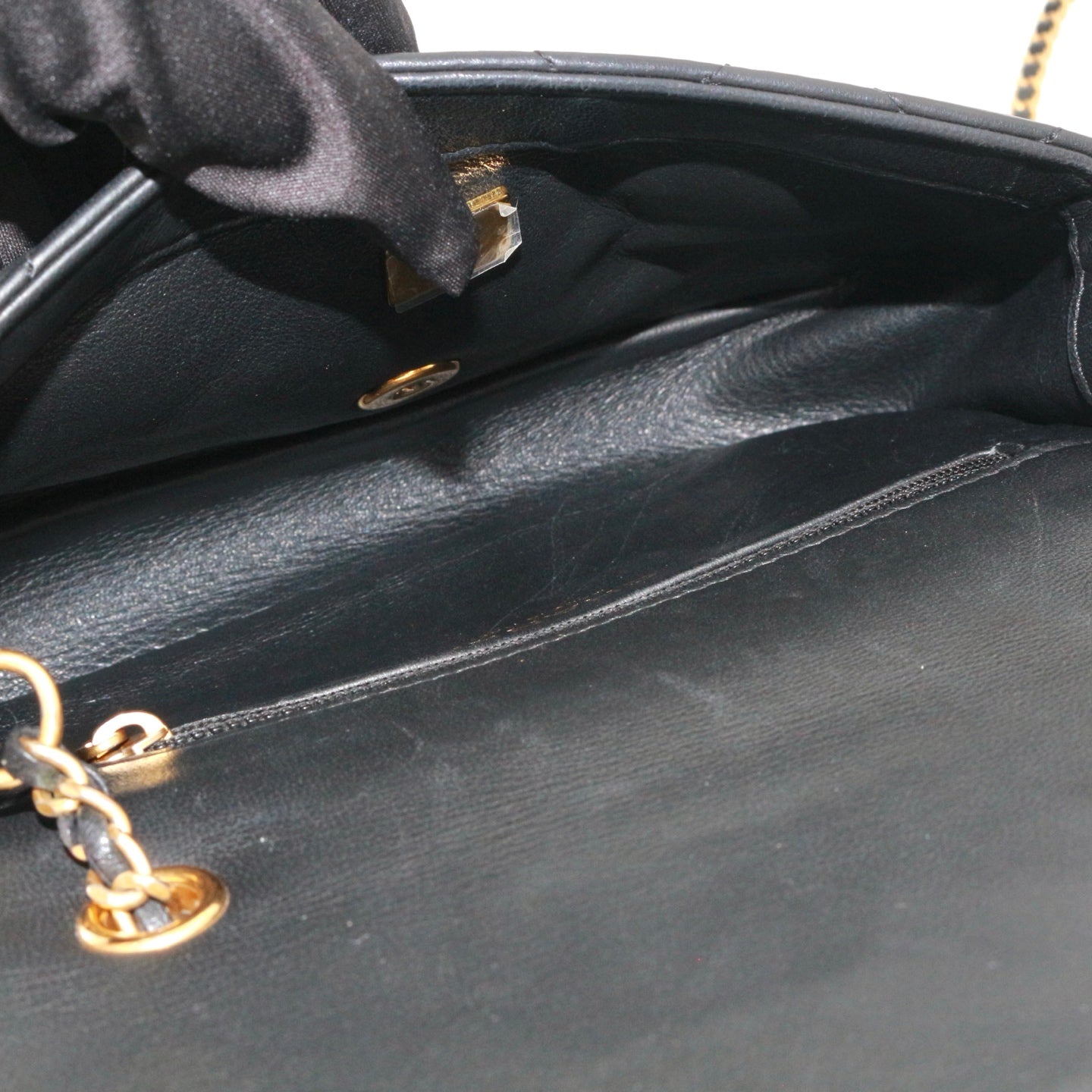 CHANEL 22B Black Lambskin Heart Charm Chain Flap Bag [Used]