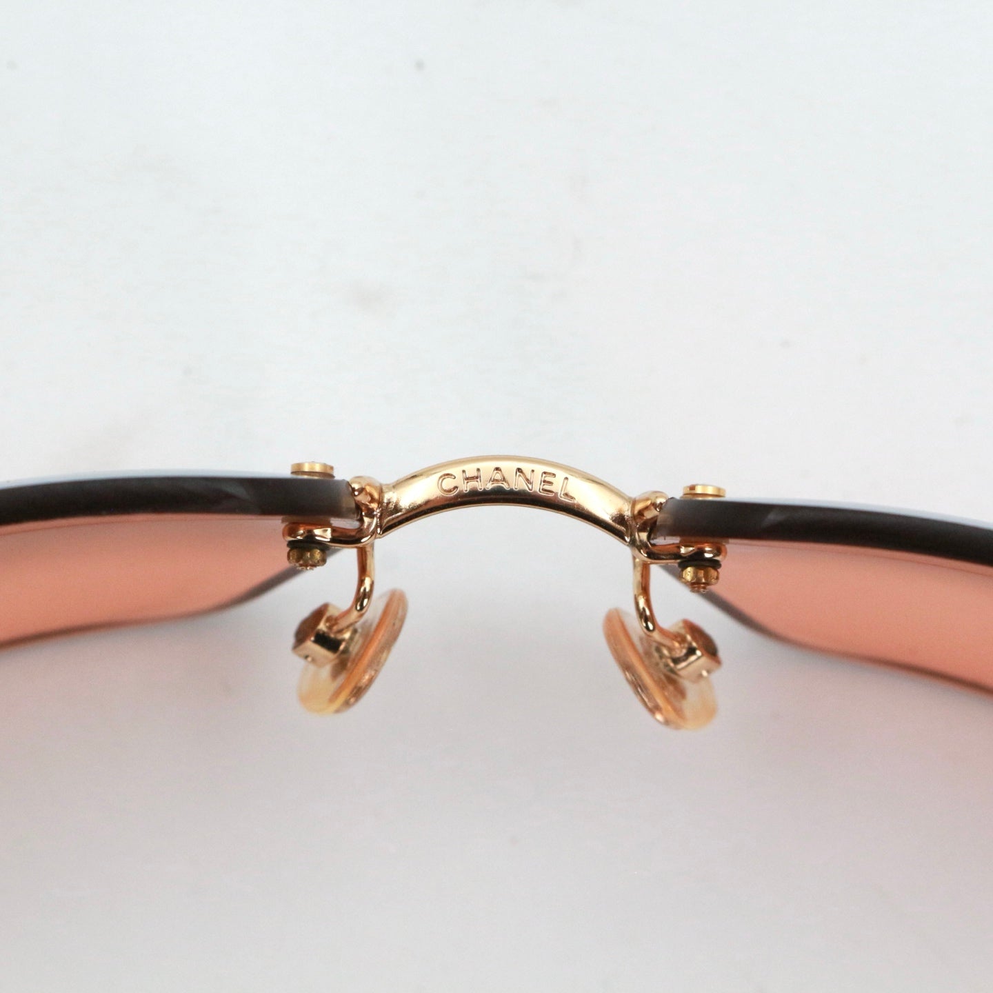 CHANEL Peach Brown Rimless CC Logo Y2K Sunglasses [Used]