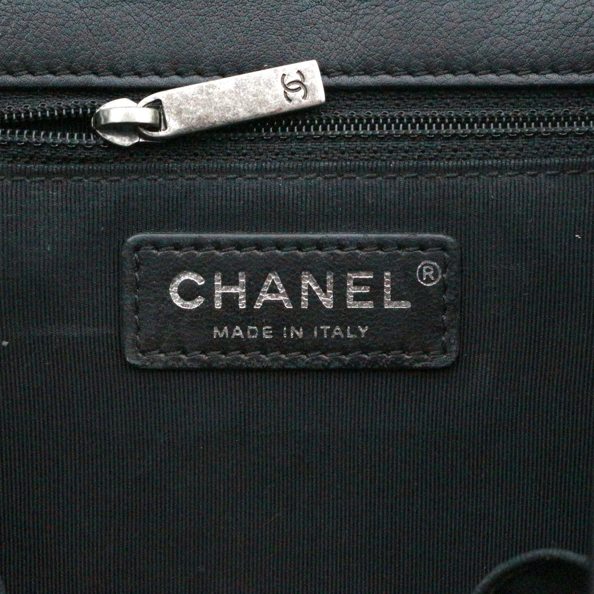 CHANEL Black Caviar Leather  Cuban Chain Shoulder Bag [Used]