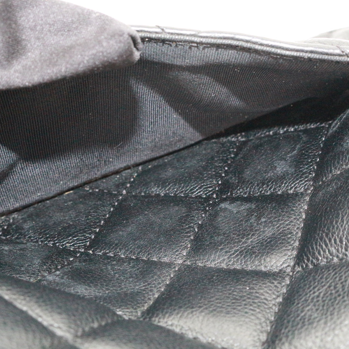 CHANEL Black Caviar Leather  Cuban Chain Shoulder Bag [Used]