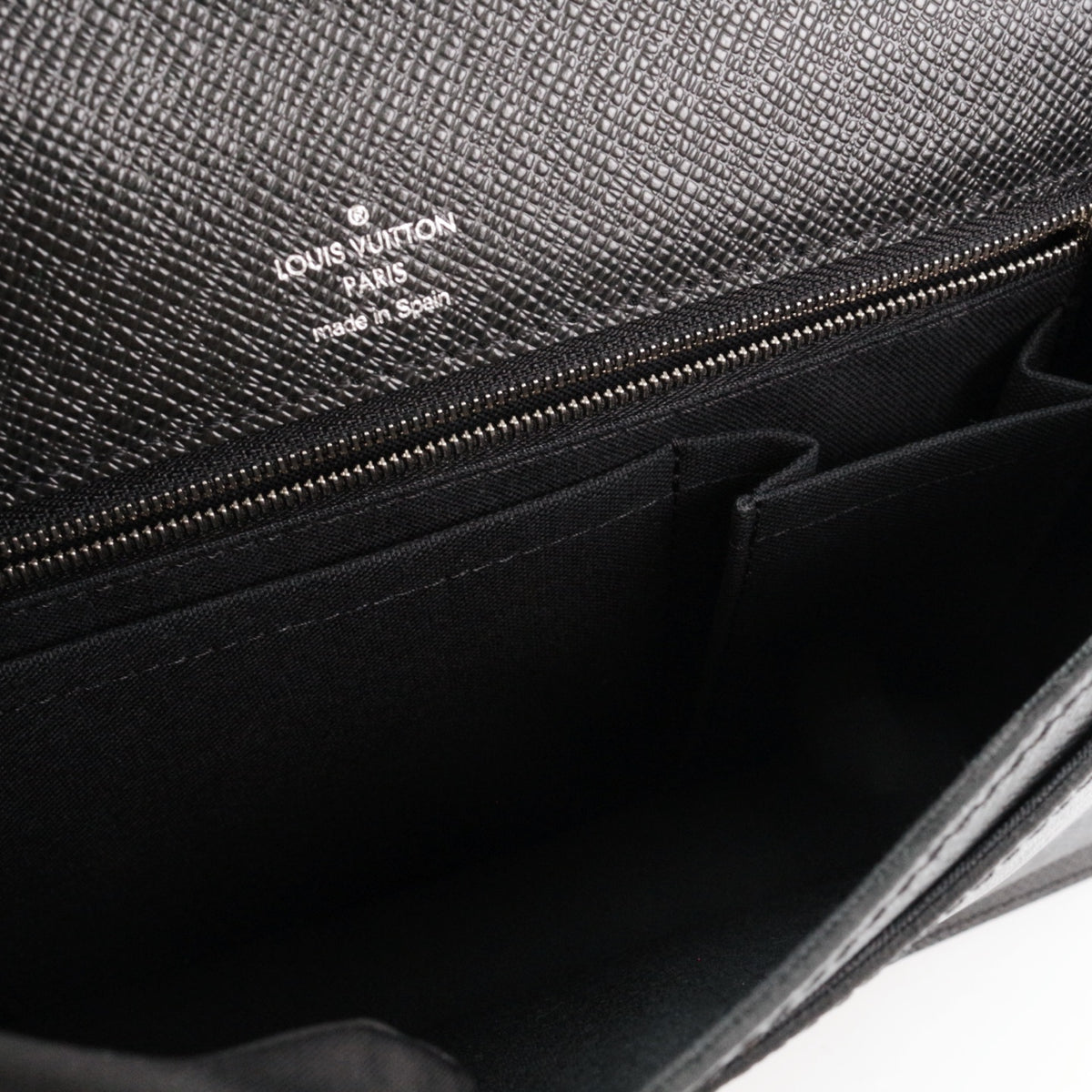 LOUIS VUITTON Black Taiga Leather S-Lock Clutch Bag M32592 [Used]