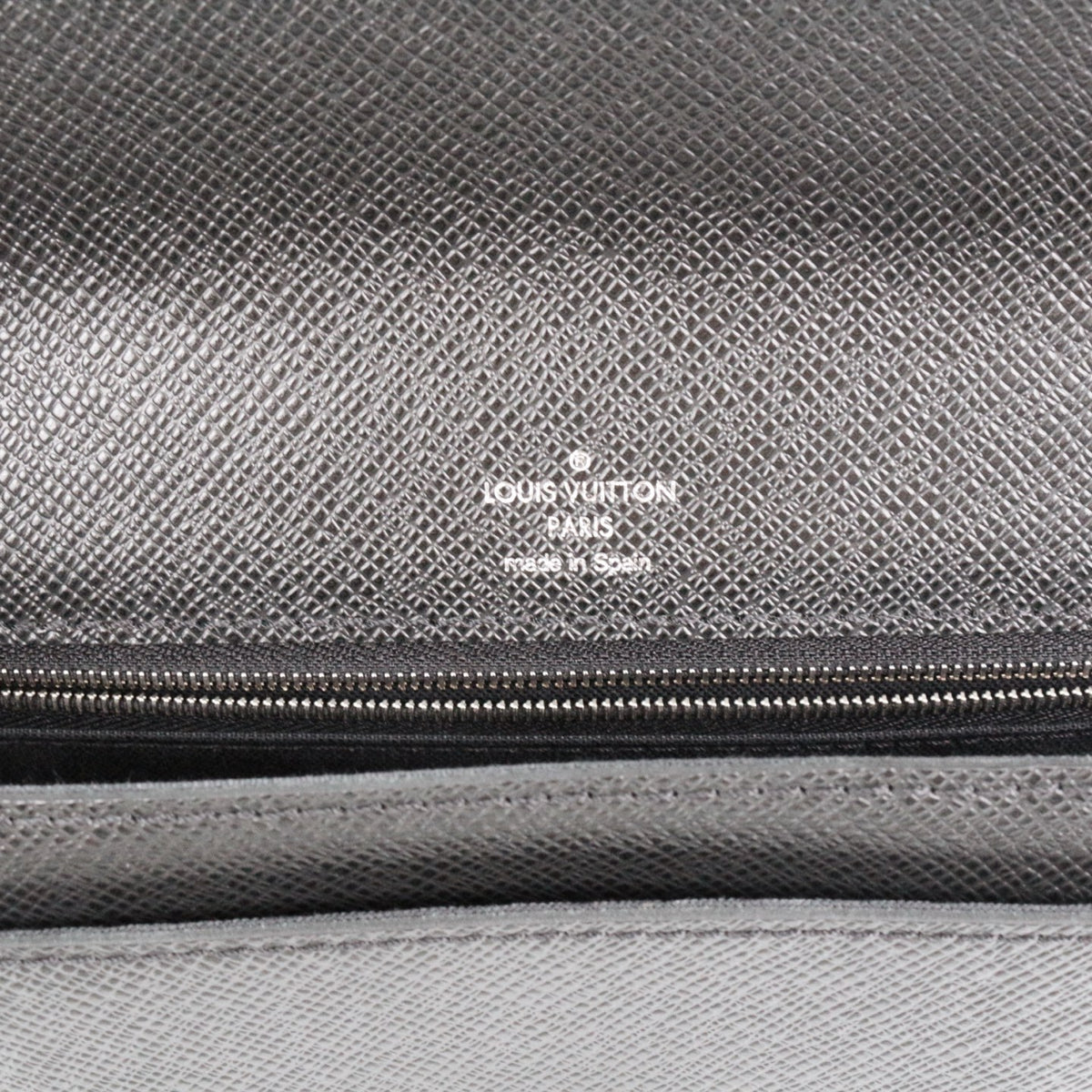 LOUIS VUITTON Black Taiga Leather S-Lock Clutch Bag M32592 [Used]