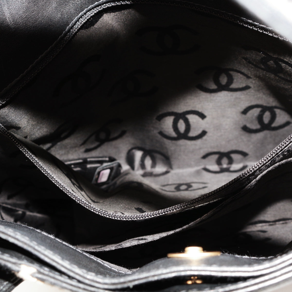 CHANEL Black Calfskin Leather Contrast Stitch Surpique Tote Bag [Used]