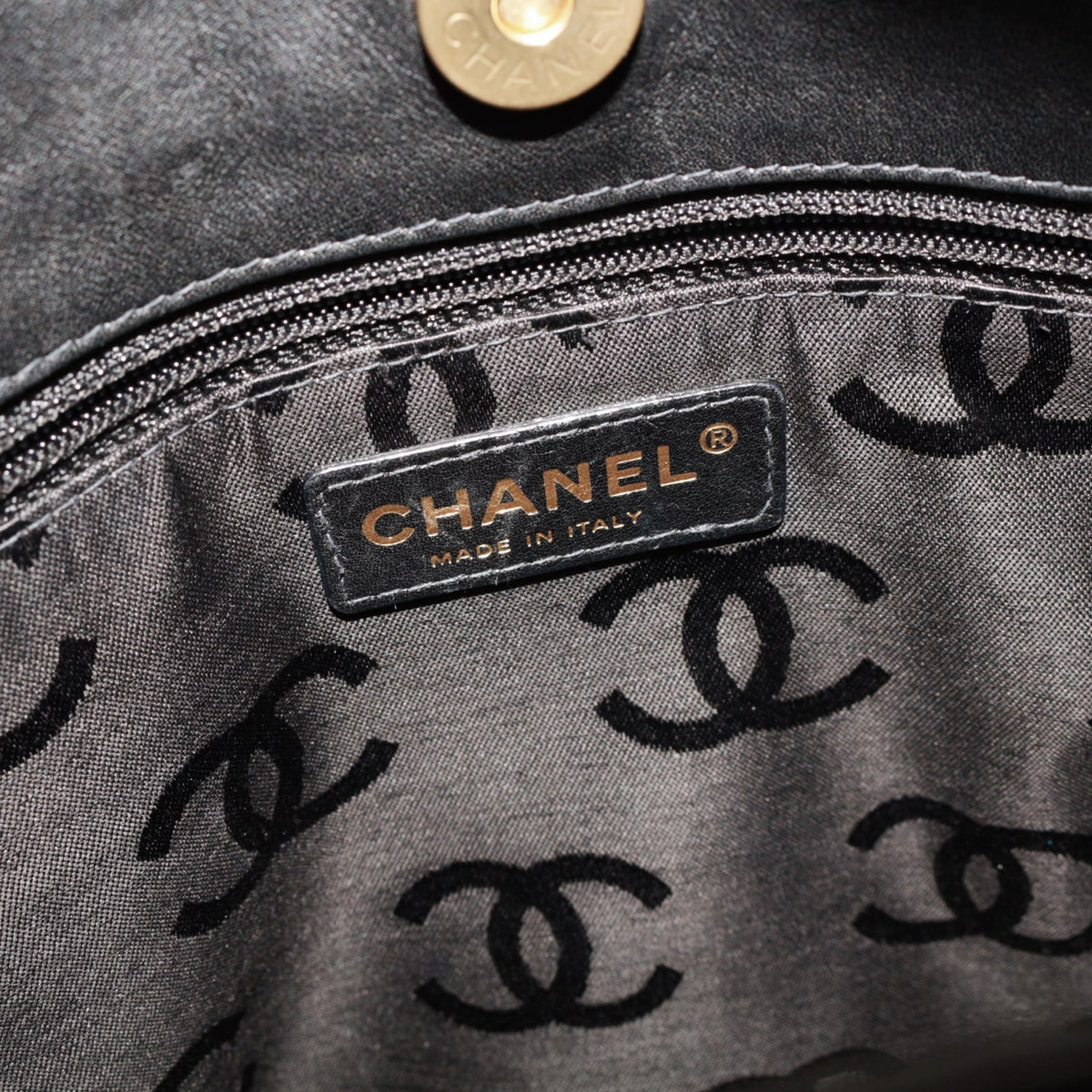 CHANEL Black Calfskin Leather Contrast Stitch Surpique Tote Bag [Used]