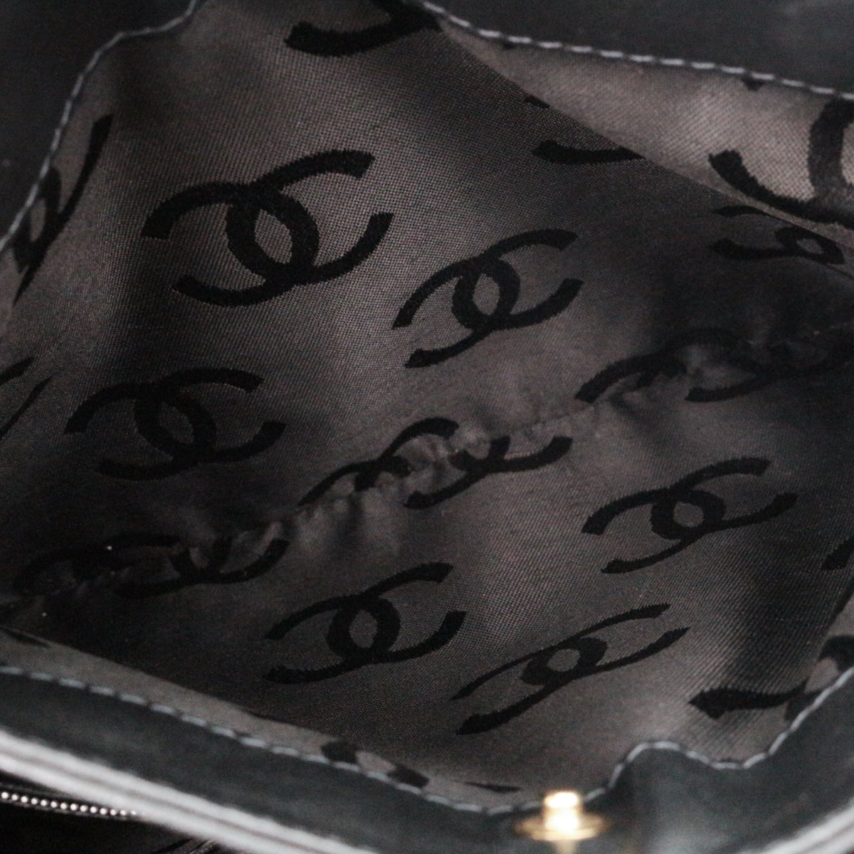 CHANEL Black Calfskin Leather Contrast Stitch Surpique Tote Bag [Used]