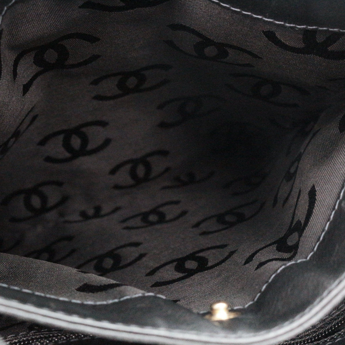 CHANEL Black Calfskin Leather Contrast Stitch Surpique Tote Bag [Used]