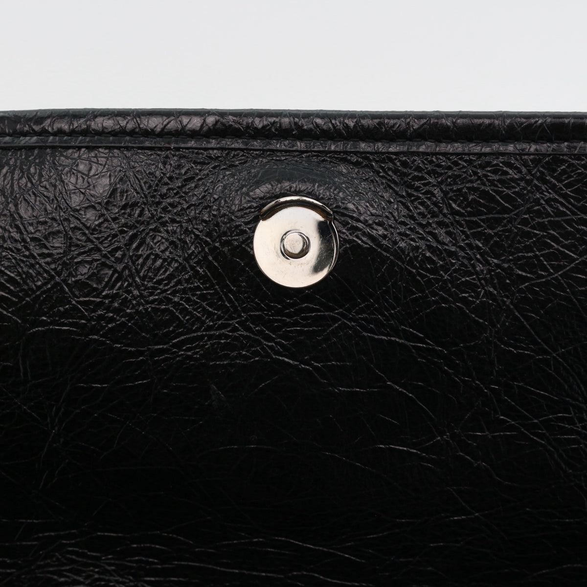 SAINT LAURENT Black Crinkled Calfskin Medium Niki Chain Shoulder Bag [Used]